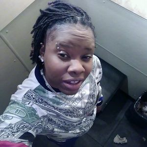 Meet your Posher, Denisha